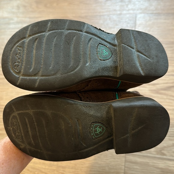 Ariat fat baby girls boots. - Picture 5 of 7